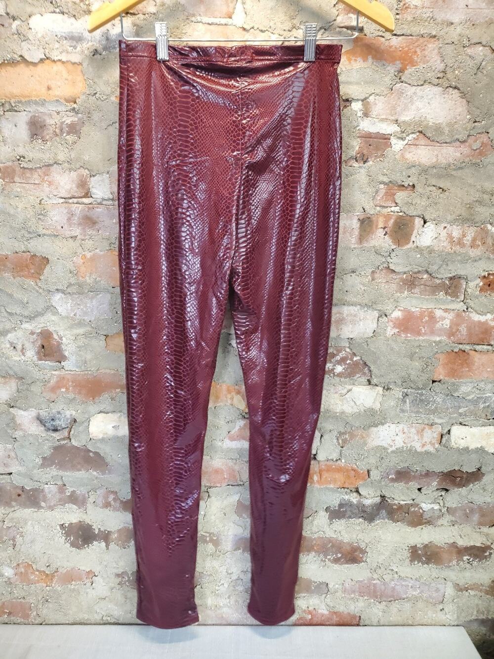 Boohoo Womens Leggings US 6 Burgundy Faux Leather Snakeskin High Waist NWT